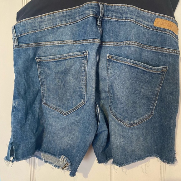 H&M Maternity Cut-off Jean Shorts - Picture 2 of 8